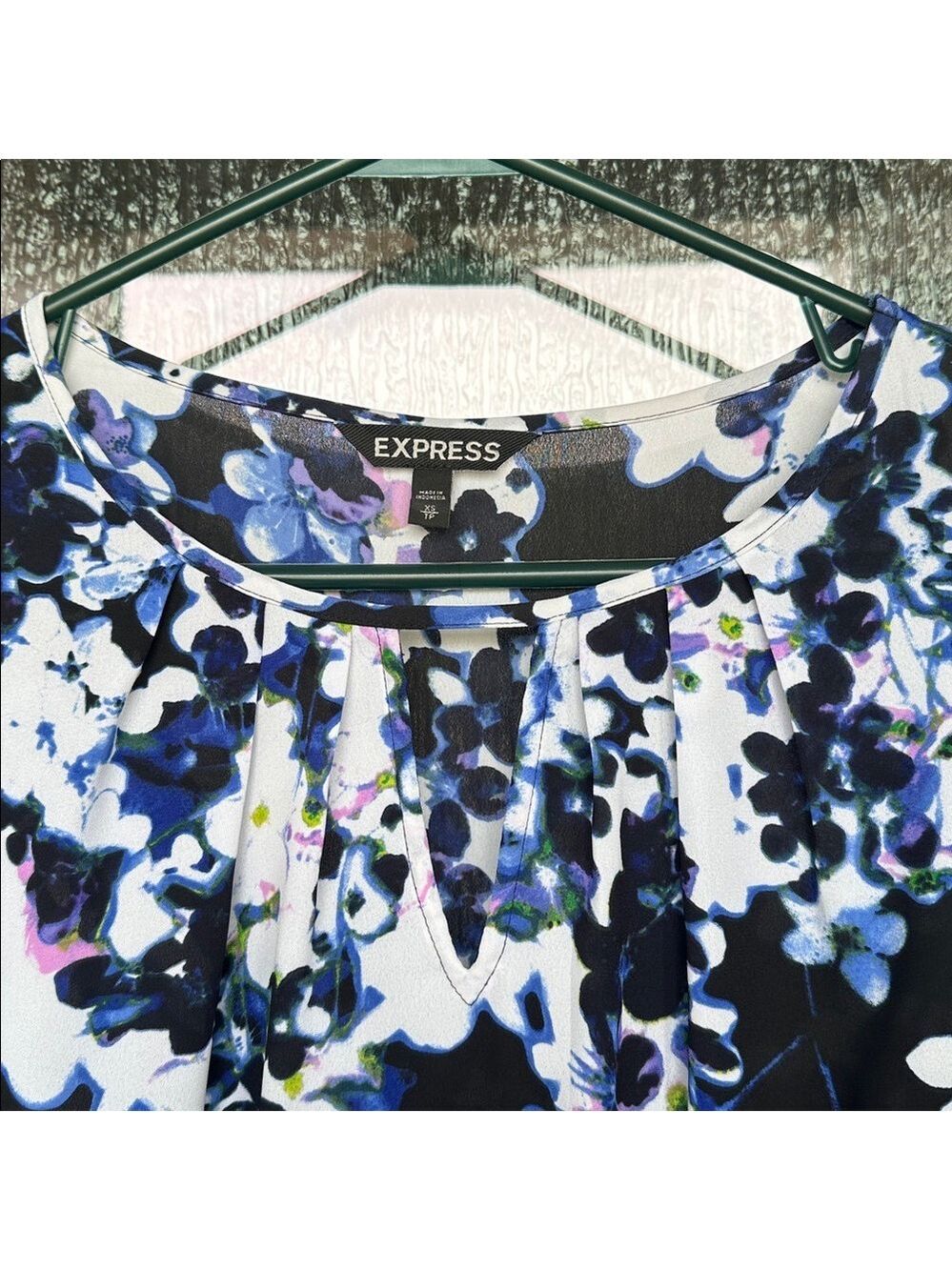 Express Women's Floral Blouse - Blue, Black, and White - Picture 7 of 7